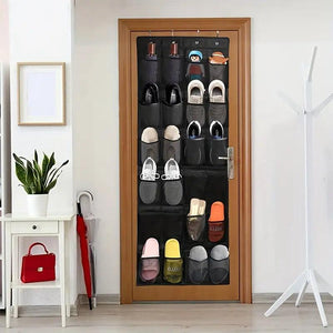 Organizador de sapatos de porta com bolsos transparentes, ideal para economizar espaço e manter a organização. Design prático que facilita o acesso e a visualização dos calçados no dia a dia, otimizando a rotina doméstica.